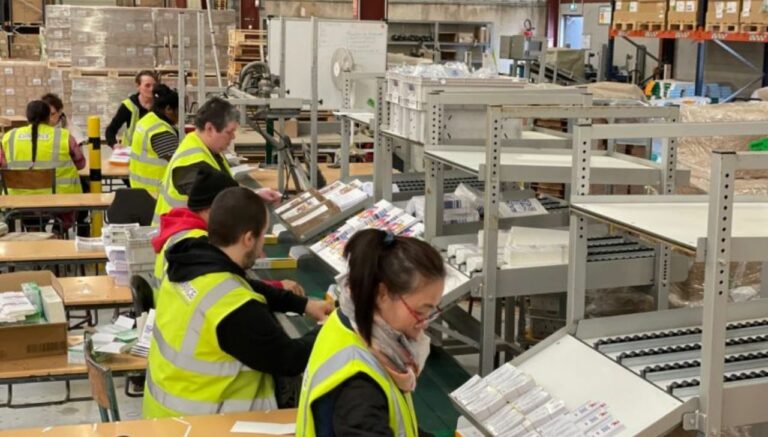 Conditionneurs à façon en opération de mise sous pli