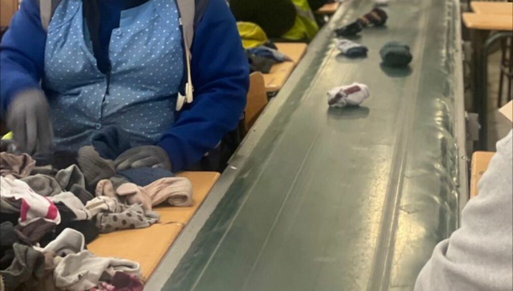 travail à façon : tri de chaussettes et textile